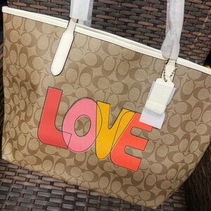 COACH City Tote In Signature Canvas With Love Print c2810